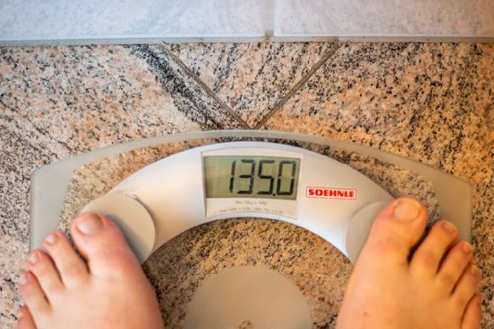 Für die WHO Europa gelten Menschen ab einem Body Mass Index von 25 als übergewichtig, ab 30 sprechen die Experten von Fettleibigkeit.