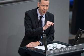 FDP-Abgeordneter Christian Dürr bei einer Rede im Deutschen Bundestag.