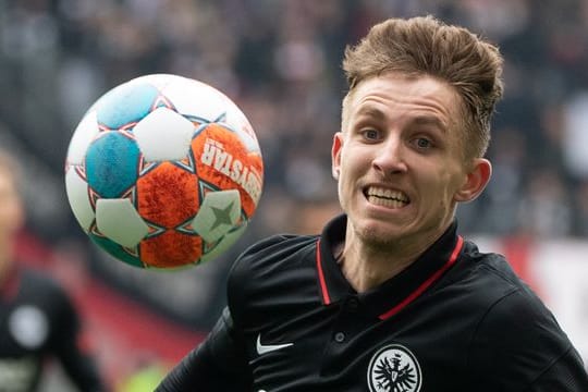 Jesper Lindström ist seit 2021 bei der Eintracht (Archivbild): Erneut gibt es Wechselgerüchte.