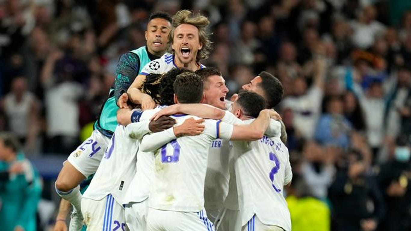 Die Spieler von Real Madrid feiern den Einzug ins Finale der Champions League.
