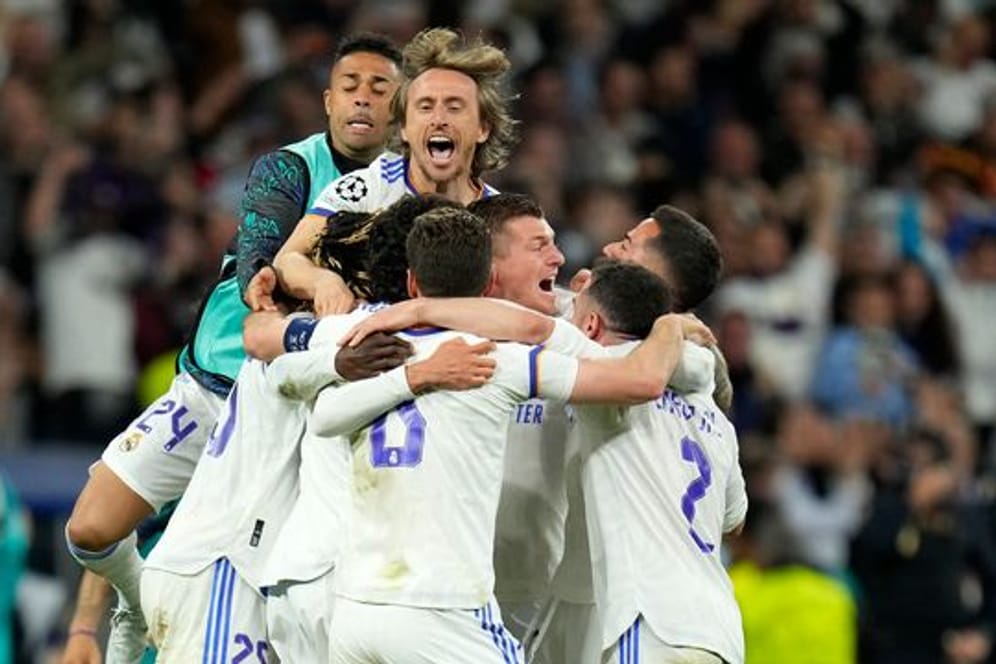 Die Spieler von Real Madrid feiern den Einzug ins Finale der Champions League.