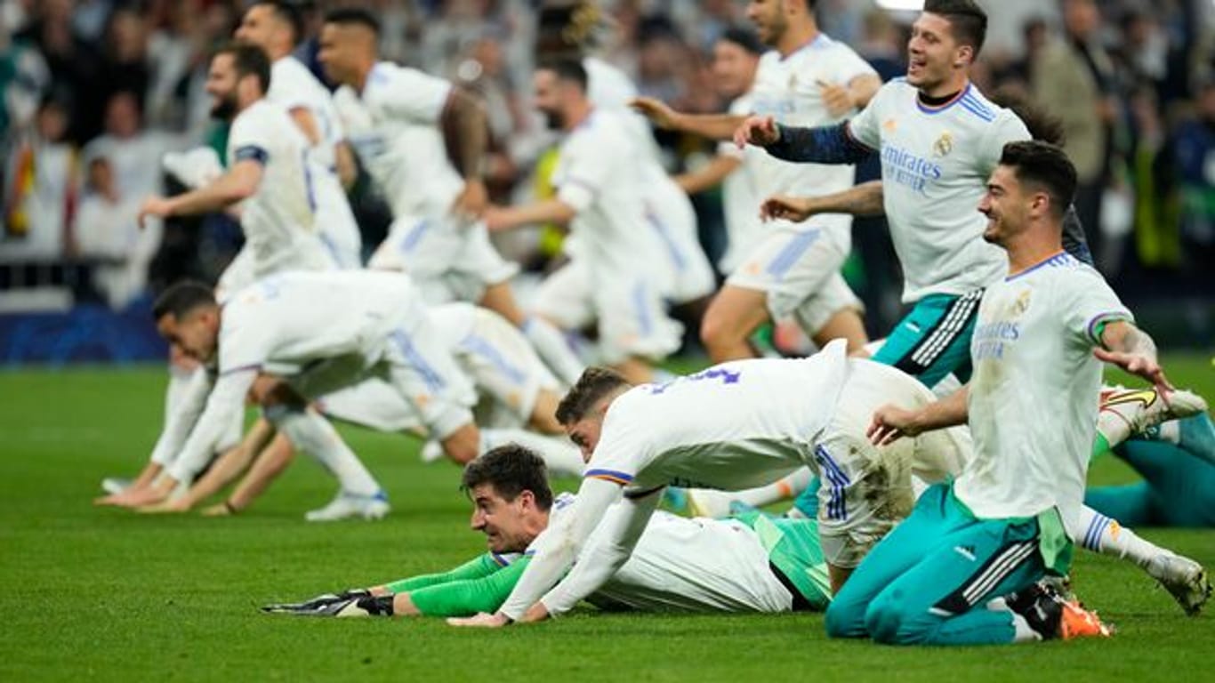 Die Spieler von Real Madrid feiern ihren Finaleinzug.