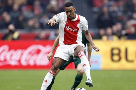 Ajax-Profi Ryan Gravenberch verletzte sich im Training.