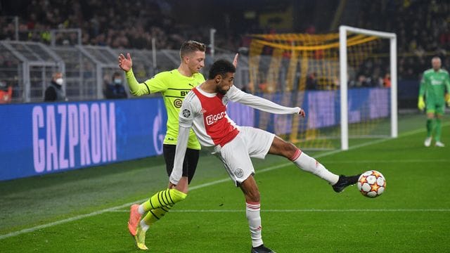 Soll aus Amsterdam zum FC Bayern wechseln: Noussair Mazraoui (r).
