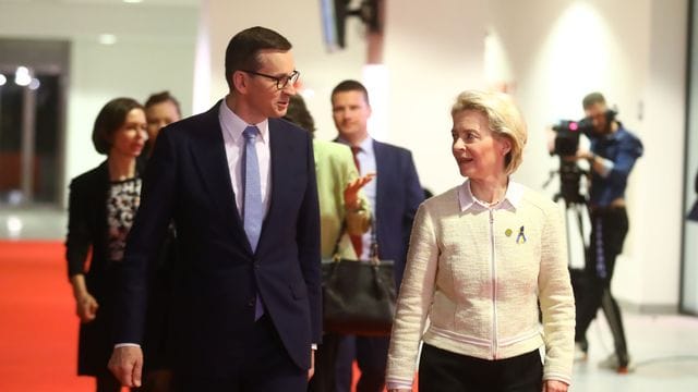 Polens Ministerpräsident Mateusz Morawiecki und EU-Kommissionspräsidentin Ursula von der Leyen in Warschau.