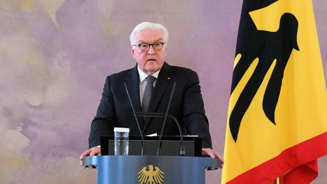 Rund 45 Minuten dauerte das Telefonat von Bundespräsident Frank-Walter Steinmeier mit dem ukrainischen Präsidenten Wolodymyr Selenskyj.