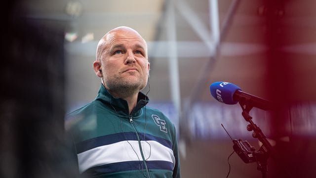 Laut Rouven Schröder, Sportdirektor FC Schalke, will man mit kühlem Kopf in die restlichen Spiele gehen.