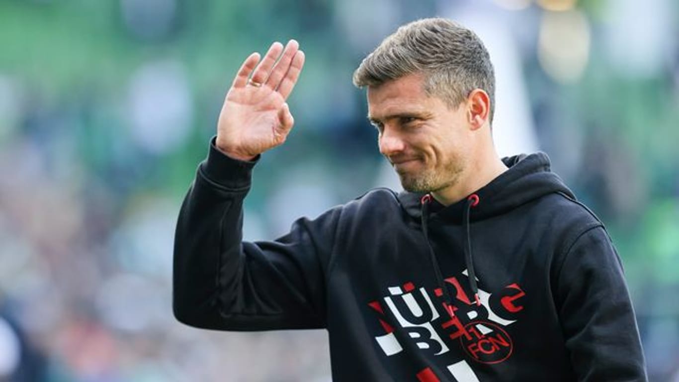 Nürnbergs Trainer Robert Klauß hat seinen Vertrag verlängert.