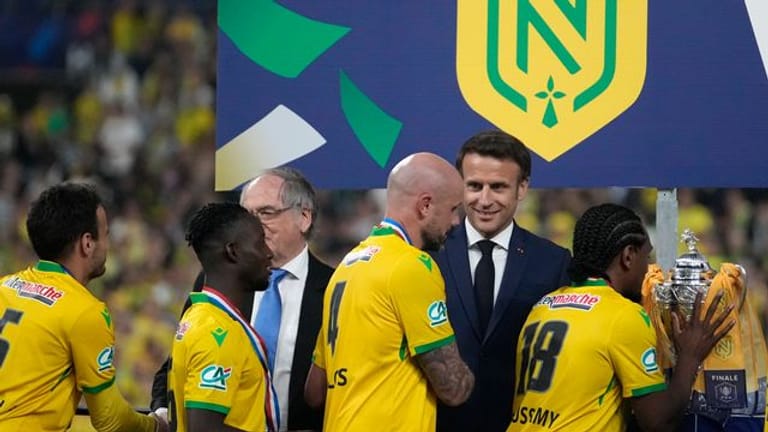 Frankreichs Präsident Emmanuel Macron gratulierte dem FC Nantes zum Titel.