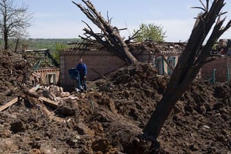 Ein russischer Luftangriff zerstörte ein Wohngebiet in Bachmut in der Ostukraine.