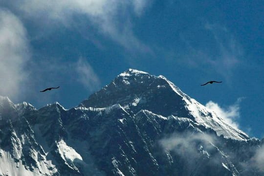 Der Mount Everest ist mit 8848 Metern der höchste Berg der Welt.