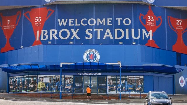 Die Glasgow Rangers, Gegner von Eintracht Frankfurt im Europa-League-Finale, gewinnen im eigenen Ibrox Stadium gegen Dundee United. Die Glasgow Rangers, Gegner von Eintracht Frankfurt im Europa-League-Finale, gewinnen im eigenen Ibrox Stadium gegen Dundee United.