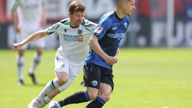 Hannover 96 plant künftig ohne Dominik Kaiser (l).