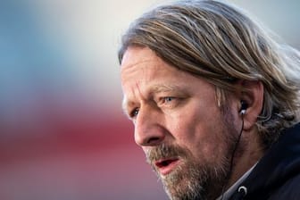Für Sportdirektor Sven Mislintat geht es mit dem VfB Stuttgart um den Verbleib in der Fußball-Bundesliga.