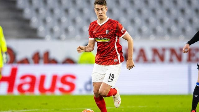 Der Vertrag von Mittelfeldspieler Janik Haberer beim SC Freiburg endet nach dieser Saison. Der Vertrag von Mittelfeldspieler Janik Haberer beim SC Freiburg endet nach dieser Saison.