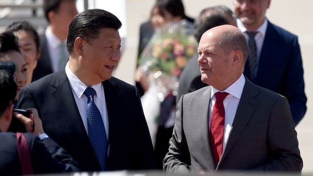 Bei seinem ersten Besuch als Kanzler in Asien hatte Olaf Scholz Ende April Japan besucht - und dabei einen Bogen um China gemacht.