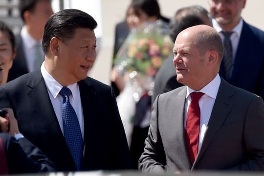 Bei seinem ersten Besuch als Kanzler in Asien hatte Olaf Scholz Ende April Japan besucht - und dabei einen Bogen um China gemacht.