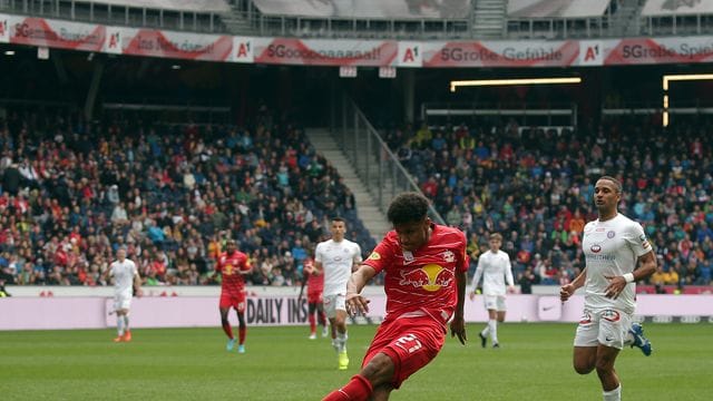 Karim Adeyemi soll sich in Dortmund befinden und zeitnah einen Vertrag unterschreiben. Karim Adeyemi soll sich in Dortmund befinden und zeitnah einen Vertrag unterschreiben.