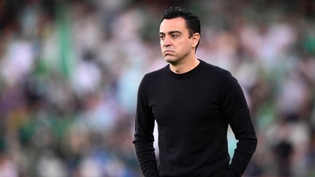 Sieht den FC Barcelona im Werben um mögliche Neuzugänge in einer finanziell schwierigen Ausgangslage: Trainer Xavi Hernández. Sieht den FC Barcelona im Werben um mögliche Neuzugänge in einer finanziell schwierigen Ausgangslage: Trainer Xavi Hernández.