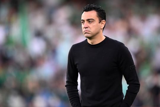 Sieht den FC Barcelona im Werben um mögliche Neuzugänge in einer finanziell schwierigen Ausgangslage: Trainer Xavi Hernández.
