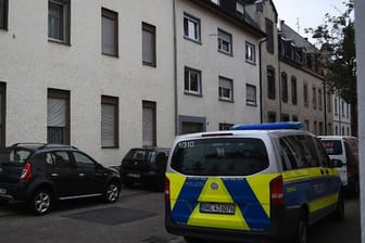Fahrzeug der Polizei im Stadtteil Waldhof.