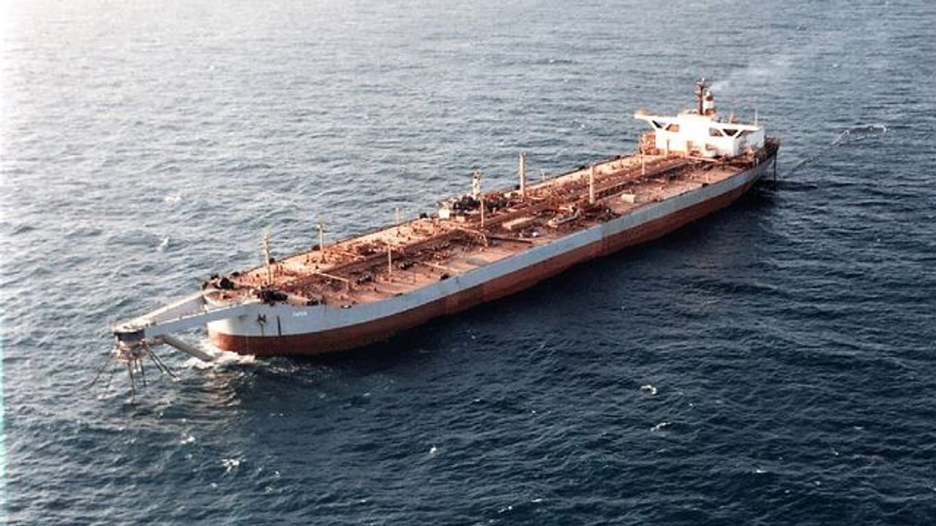 Der verwahrloste Öltanker "Safer" liegt seit Jahren vor der Küste des Jemen.