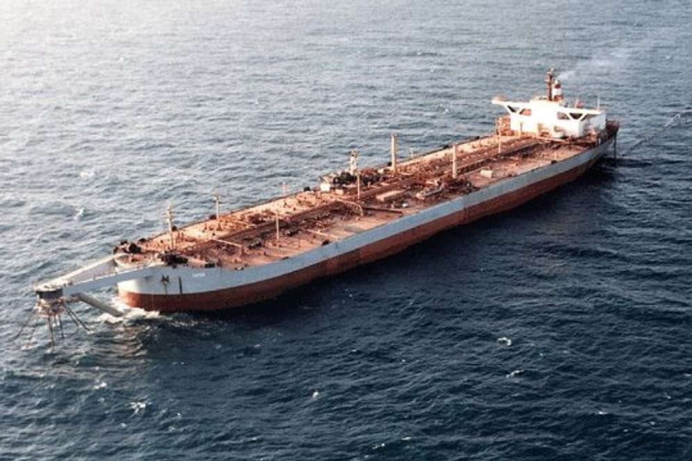 Der verwahrloste Öltanker "Safer" liegt seit Jahren vor der Küste des Jemen.