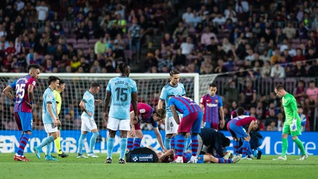 Ronald Araujo vom FC Barcelona war während des Ligaspiels gegen Celta Vigo zusammengebrochen.