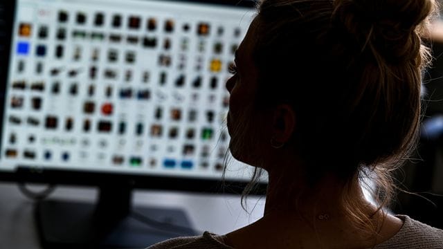 Der Gesetzesentwurf besagt, dass Unternehmen analysieren müssen, wie groß das Risiko ist, dass über ihre Dienste Missbrauchsdarstellungen verbreitet werden oder sogenanntes Grooming betrieben wird. Der Gesetzesentwurf besagt, dass Unternehmen analysieren müssen, wie groß das Risiko ist, dass über ihre Dienste Missbrauchsdarstellungen verbreitet werden oder sogenanntes Grooming betrieben wird.