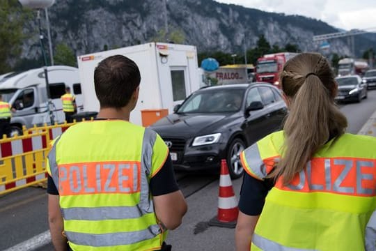 Deutschland lässt seit 2015 an der Grenze zwischen Bayern und Österreich wieder kontrollieren.