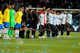 Brasiliens (l) und Argentiniens Nationalteams haben ein geplantes Testspiel abgesagt.