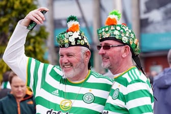 Fans von Celtic Glasgow in Feierstimmung.