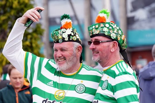 Fans von Celtic Glasgow in Feierstimmung.