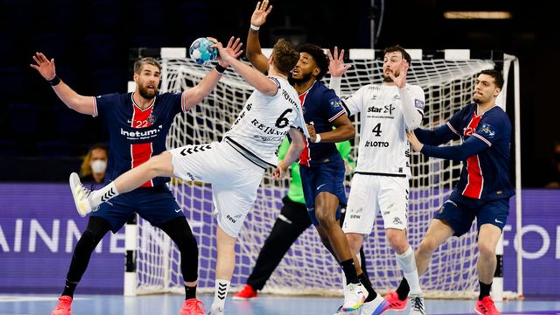 Champions League Kiels Handballer holen Remis bei Paris Saint-Germain