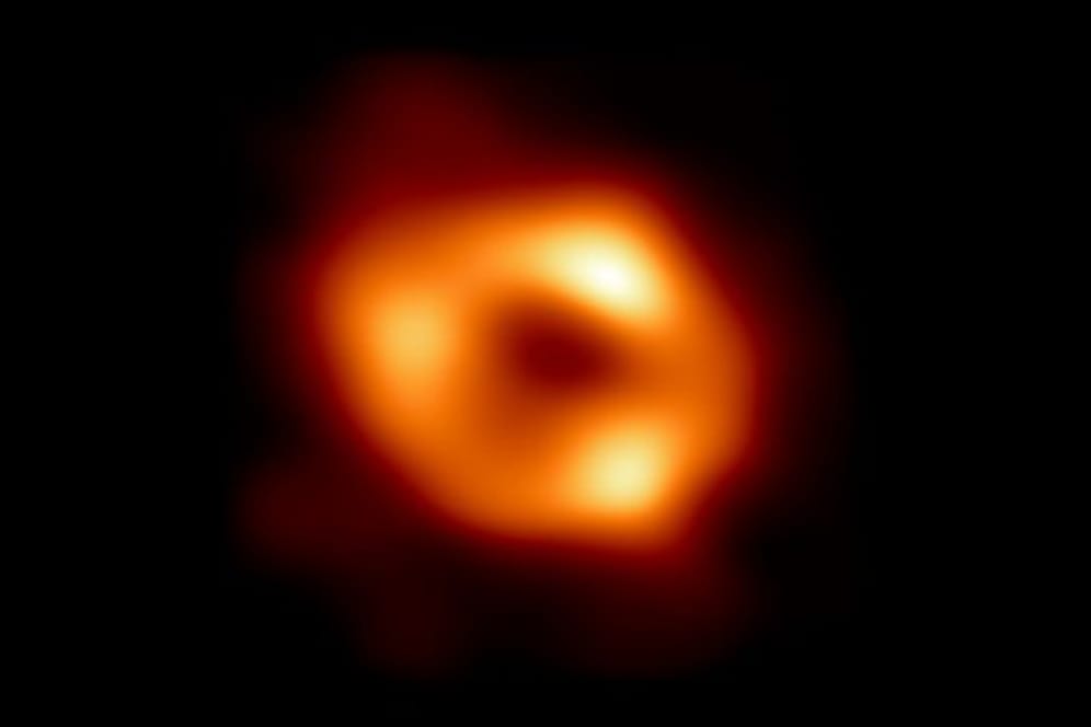 Das erste Bild von Sagittarius A*, dem Schwarzen Loch im Zentrum unser Galaxie, rund 27.