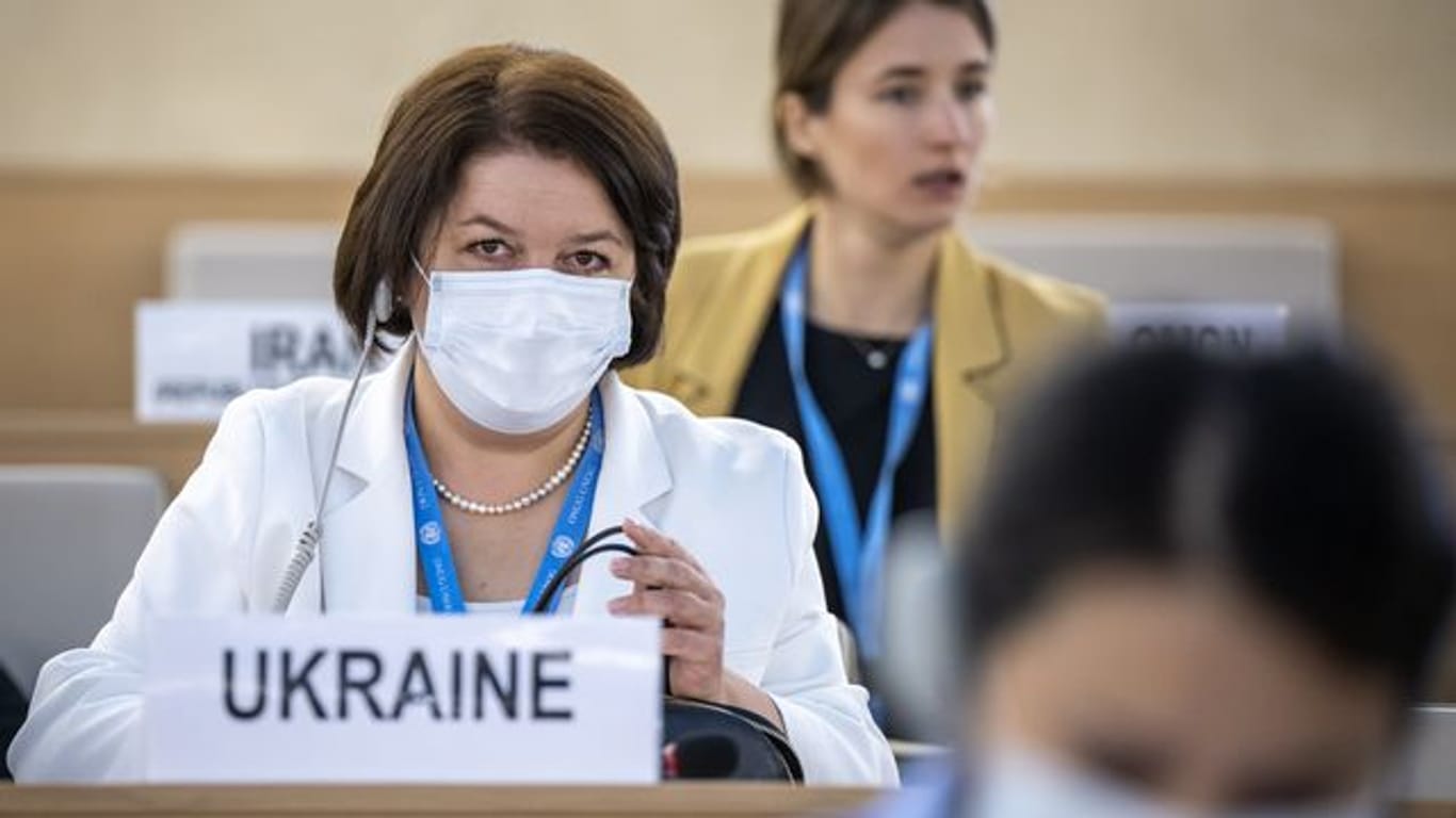 Botschafterin der Ukraine Yevheniia Filipenko bei der Sondersitzung des Menschenrechtsrates am europäischen Hauptsitz der Vereinten Nationen.