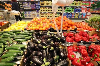 Obst- und Gemüse im Supermarkt.