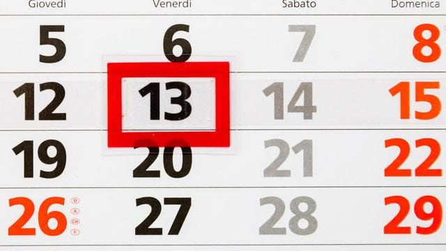 Ein Kalender zeigt Freitag, den 13.