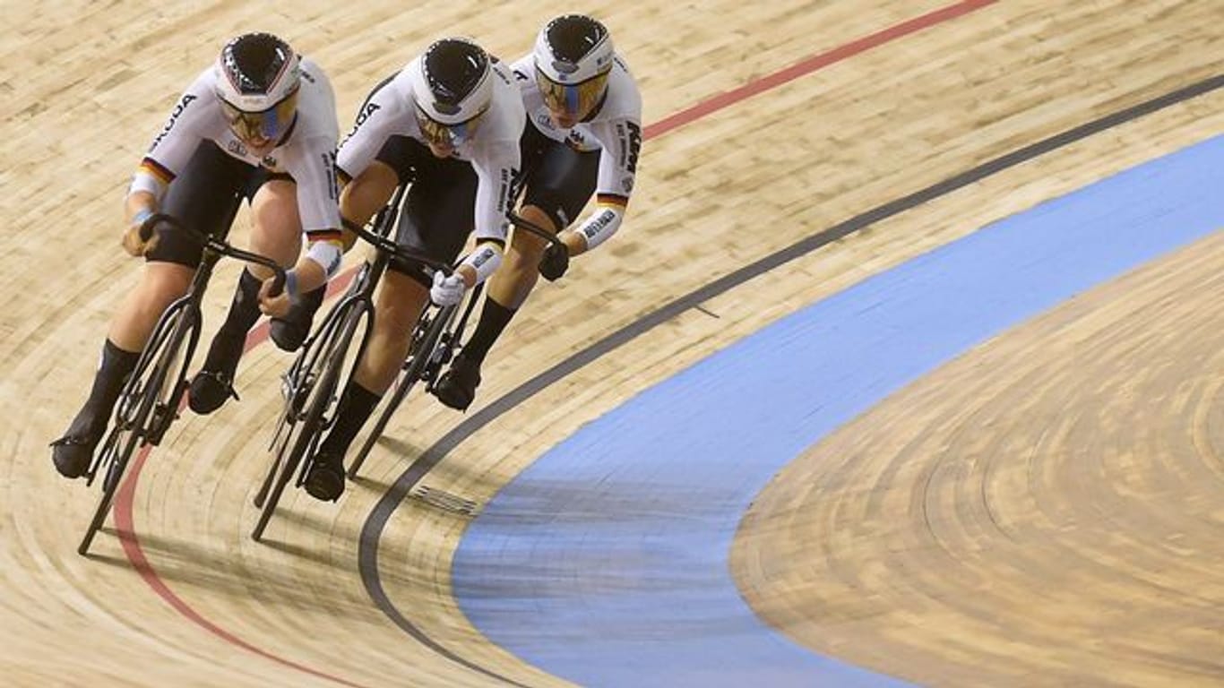 Siegten zum Auftakt beim Nations Cup der Bahnradsportler in Kanada: Die deutschen Frauen im Teamsprint.