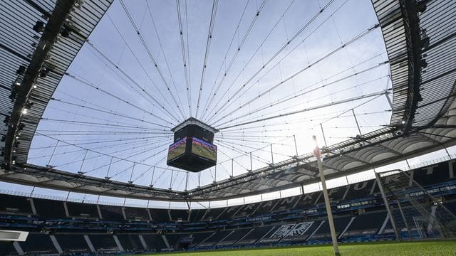 Die Stadt Frankfurt will sich um das Finale der Europa League im Jahr 2026 bemühen.