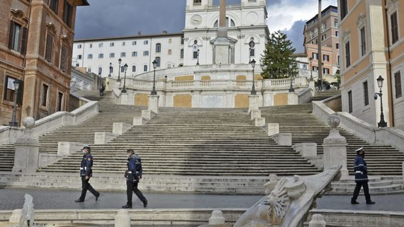 Die Spanische Treppe in Rom gehört zu den Sehenswürdigkeiten der Stadt.