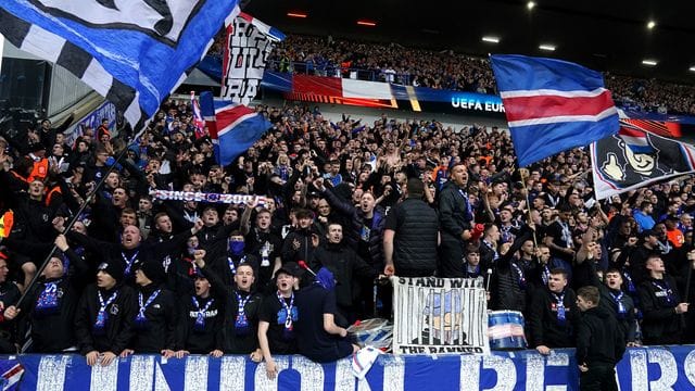 Die Glasgow Rangers besiegten Heart of Midlothian mit 3:1. Die Glasgow Rangers besiegten Heart of Midlothian mit 3:1.