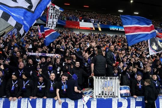 Die Glasgow Rangers besiegten Heart of Midlothian mit 3:1.