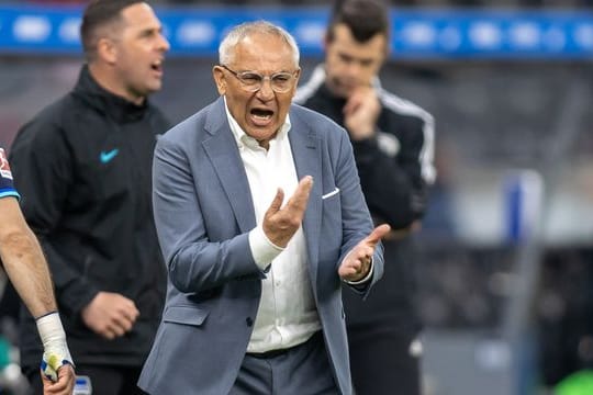 Hertha-Coach Felix Magath baut sein Team auf.