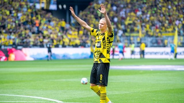 Erling Haaland verabschiedet sich von den BVB-Fans.