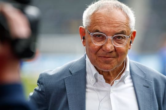 Hertha-Chef Trainer Felix Magath muss mit seinem Team in die Relegation.