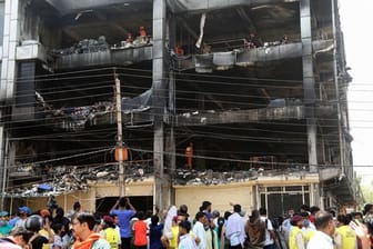 Abgebrannt - das Geschäftshaus in Neu Delhi, in dem 27 Menschen den Tod fanden.