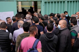 Großer Andrang vor einem Wahllokal in Beirut.