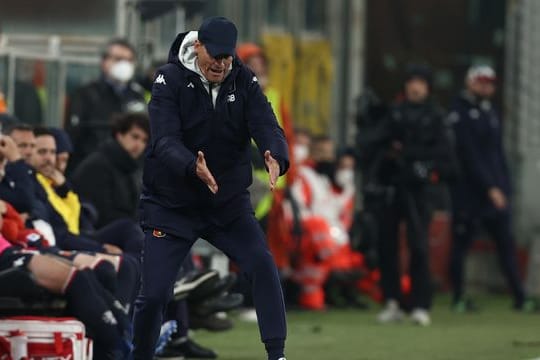 Alexander Blessin bleibt der Trainer des CFC Genua, obwohl der Club in die zweite italienische Liga abgestiegen ist.