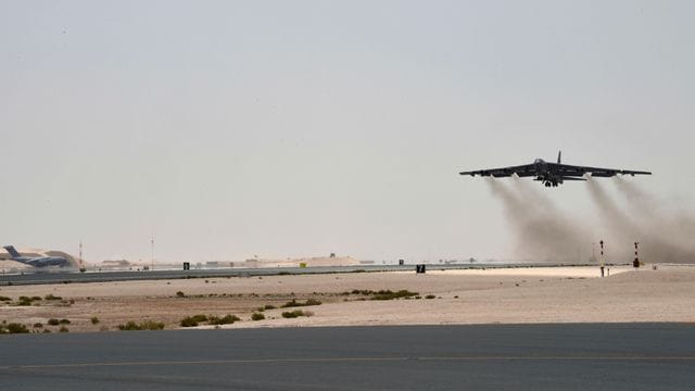 Ein Langstreckenbomber vom Typ Boeing B-52H brachte die amerikanische Hyperschallwaffe am vergangenen Samstag in die Luft und setzte sie aus. Ein Langstreckenbomber vom Typ Boeing B-52H brachte die amerikanische Hyperschallwaffe am vergangenen Samstag in die Luft und setzte sie aus.